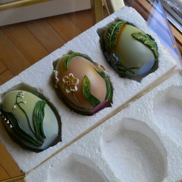 Fitz & Floyd Elegant Eggs Set of 3 Candles - Picture 5 of 8